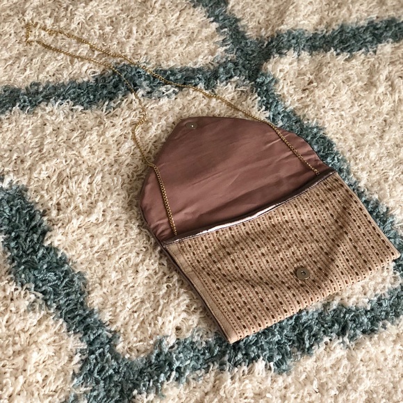 EMBELLISHED GOLD CLUTCH - Picture 4 of 6